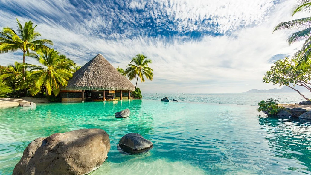 i turisti svizzeri hanno scoperto un'isola paradisiaca dove trascorrere lunghissime vacanze