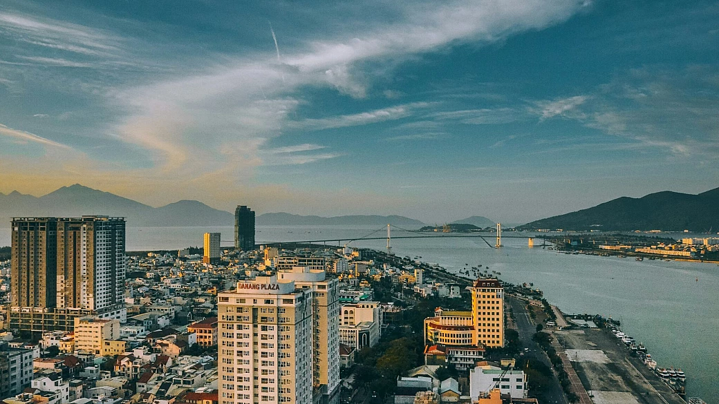 esplorando da nang: tra spiagge dorate, ponti incantati e montagne di marmo