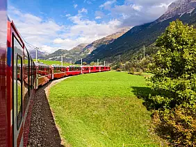 treno rosso del bernina_120796261