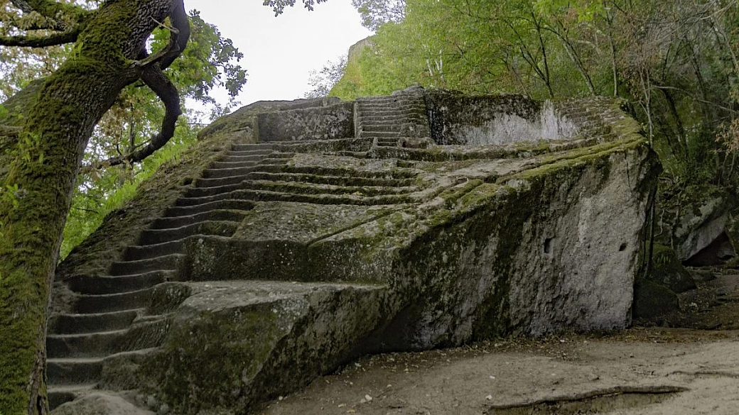 vicino roma c'è una piramide, ma l'egitto non c'entra nulla: è l'esperienza da fare in autunno
