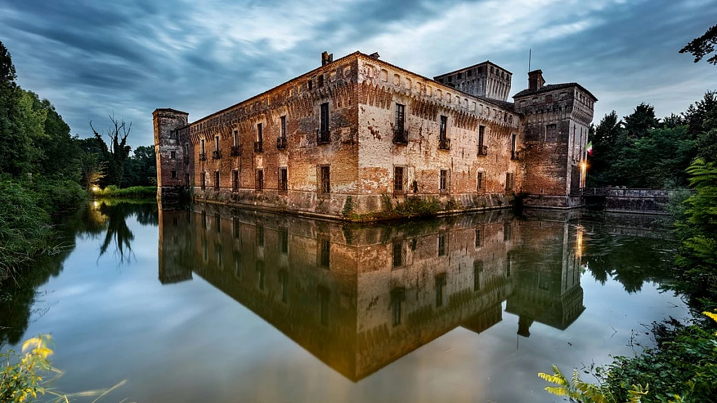 un piccolo angolo di loira a un'ora da milano: è il castello 'in salsa francese' che sta conquistando l'italia