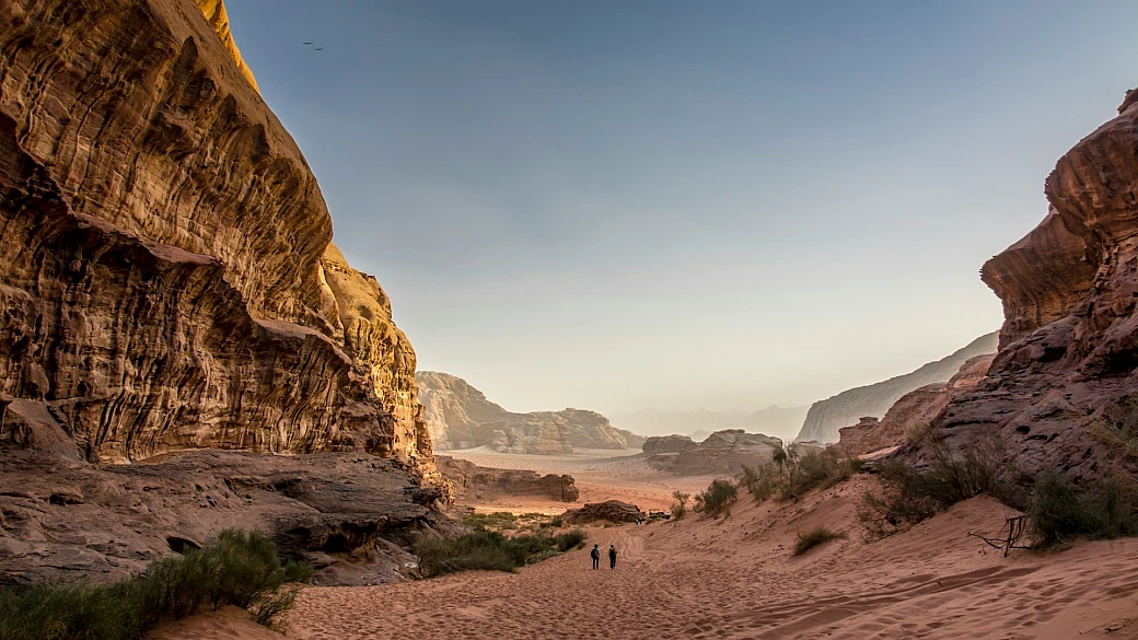 dalla pompei dell'asia al lago più salato: si nasconde nel deserto, ed è il paese più sorprendente al mondo