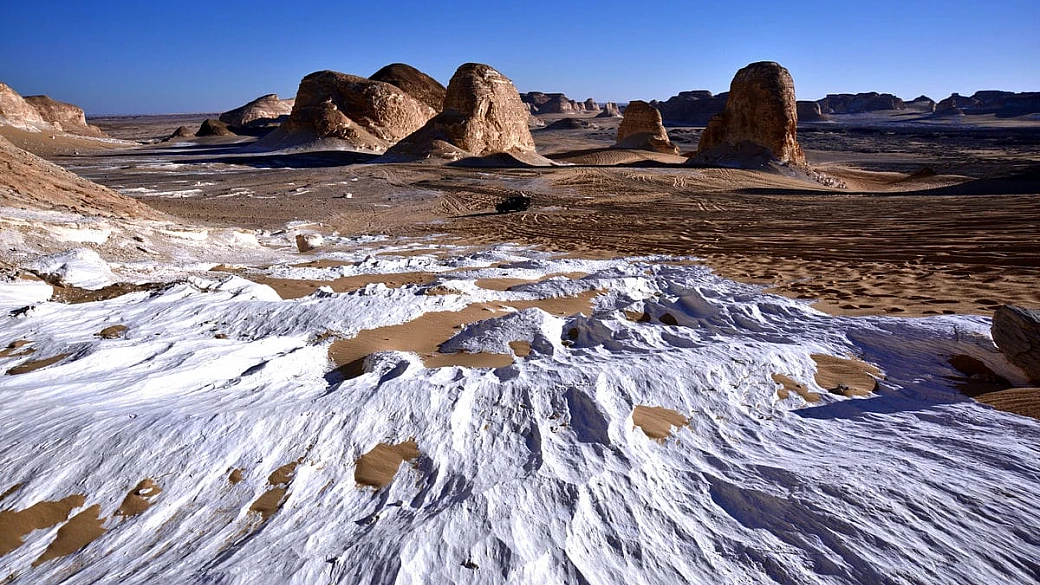 se pensavi che l'egitto fossero solo templi e piramidi, il deserto bianco te ne farà scoprire la vera essenza