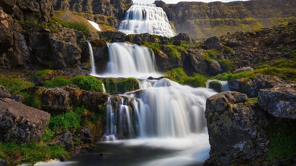 bianchissima come il velo di una sposa, questa cascata è una delle più belle d’europa: ecco dove si trova