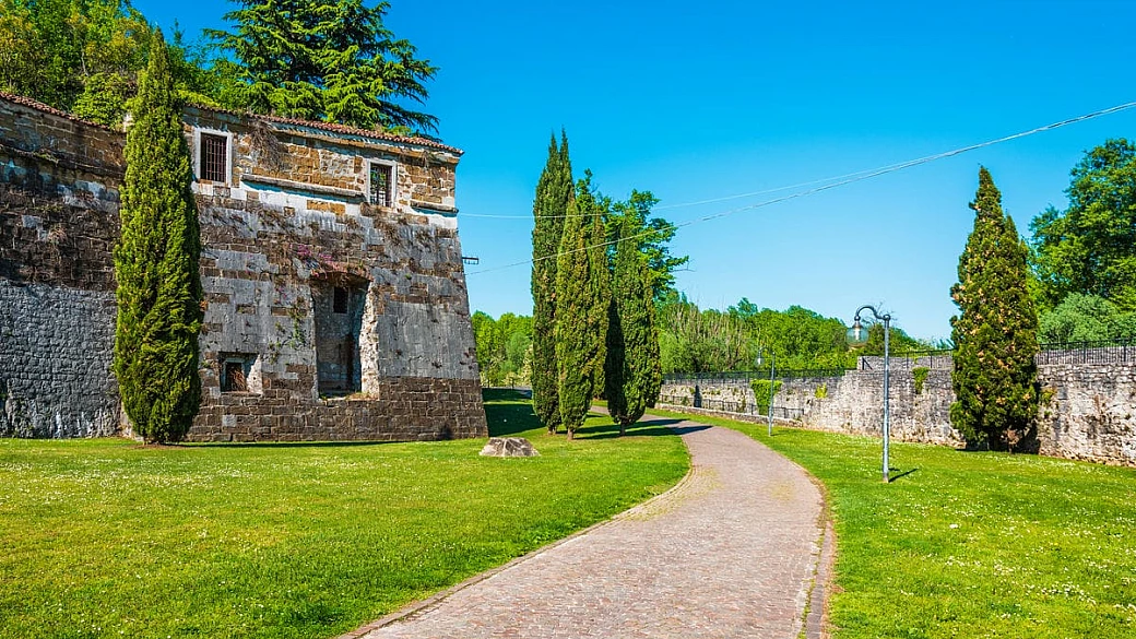 il baluardo veneziano del friuli: a 12 chilometri da gorizia c'è lo storico borgo più bello della regione
