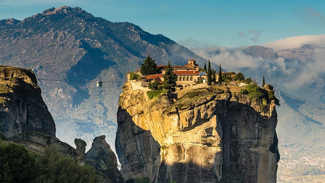 antichi templi e splendide spiagge: la grecia più bella non la trovi sulle isole, ma nel suo cuore storico
