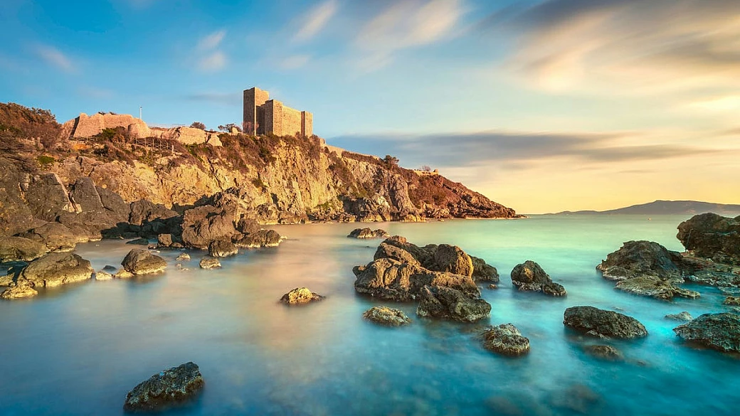 un gioiello vista mare: in maremma toscana c’è un antico borgo sul mare che è una vera e propria delizia