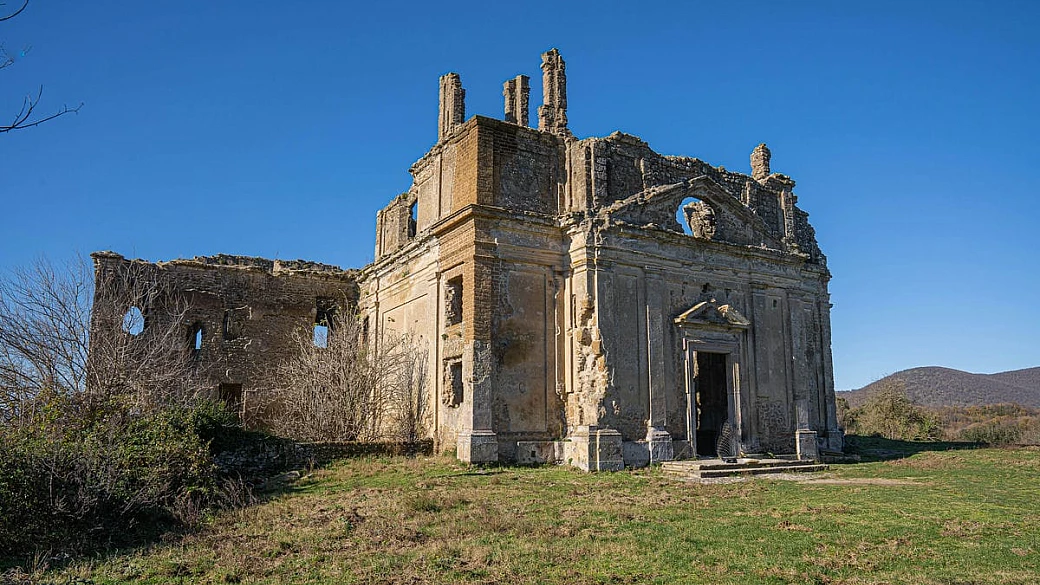 un viaggio altrove: l’antica monterano è un borgo di meraviglia da scoprire nei dintorni di roma