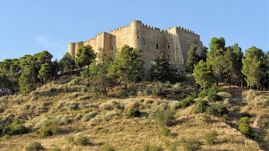 dal castello più grande all'antica congiura: in basilicata c'è un borgo dalla storia davvero movimentata