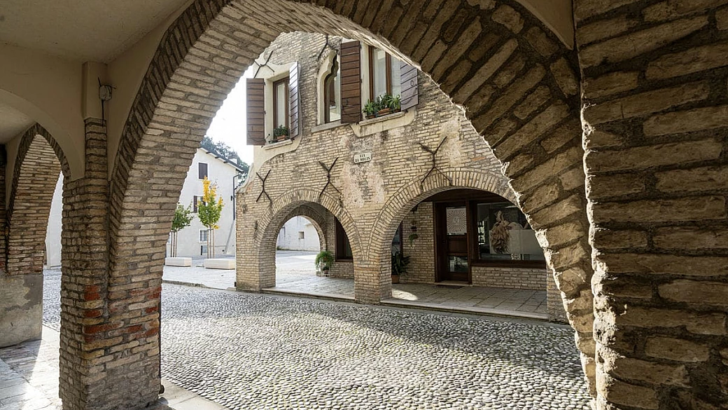 tra castelli e cavalieri, il borgo della nobildonna dantesca è la meraviglia nascosta del trevigiano