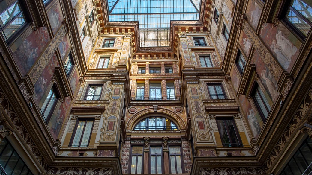 È il luogo più elegante di roma, ma in pochi lo conoscono: questa galleria di vetro e ferro ti lascerà senza parole