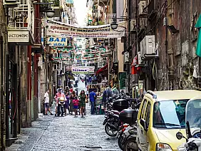 quartieri spagnoli_775942051