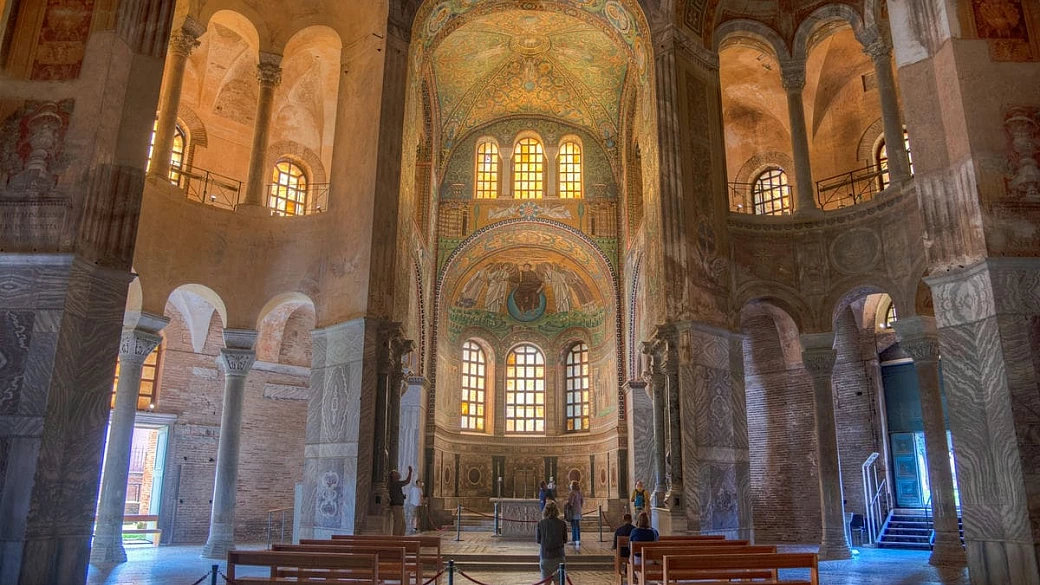 la capitale dei 3 imperi è la piccola roma del nord italia: tra mosaici e tombe poetiche ecco perché visitarla ad ogni costo