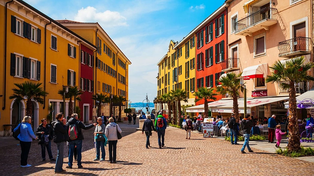 le terme più belle del mondo? sono la ciliegina sul lago dei record: non è solo il più grande, ma anche il più amato