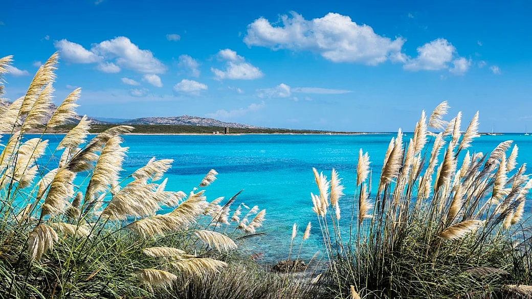 più che una spiaggia, è una meraviglia: il suo nome ti trae in inganno, ma la sua acqua cristallina ti lascia senza parole