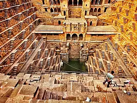 abhaneri_pozzo_profondo