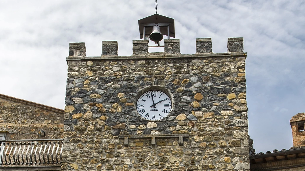 alla scoperta del borgo gioiello nascosto tra le colline umbre: un viaggio nel tempo e nella tradizione