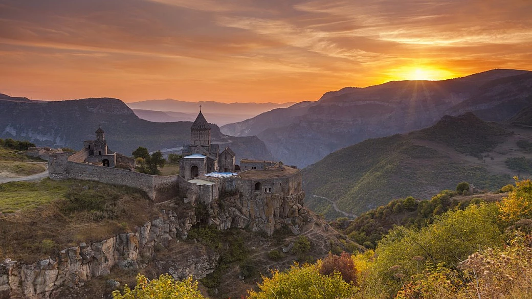 da quasi 2000 anni è la terra dei cristiani, e tra queste montagne spiritualità e natura sono il vero argine contro l'incertezza del futuro (e di ingombranti vicini)