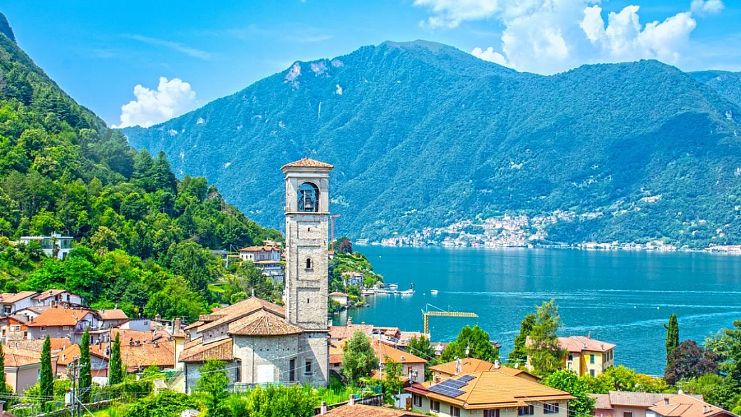 dove l'acqua diventa meraviglia: affacciato sul lago di como c'è un borgo con cascate, canyon e affacci da sogno