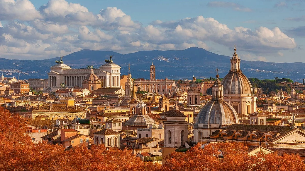 benvenuto autunno! ecco le 5 città italiane da scoprire all'insegna di foliage, mostre e sagre enogastronomiche