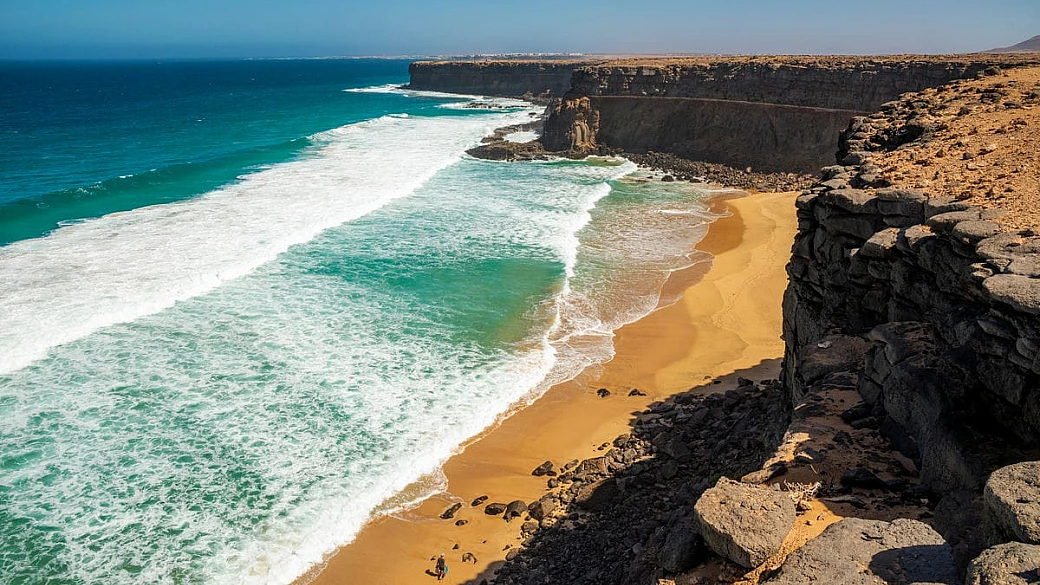 È l'isola che fa rima con avventura, ed è il posto giusto per fuggire dalla quotidianità senza andare troppo lontano