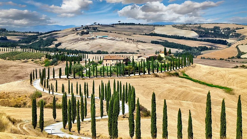 la val d'orcia in autunno: viaggio tra borghi, vigne e cantine più esclusive della toscana da vivere a ottobre