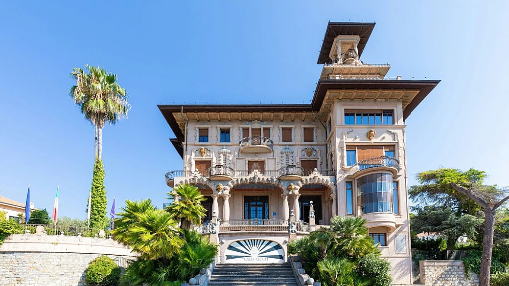 È così stravagante che sembra uscita da un film: la villa del clown è l'incredibile gioiello nascosto della liguria