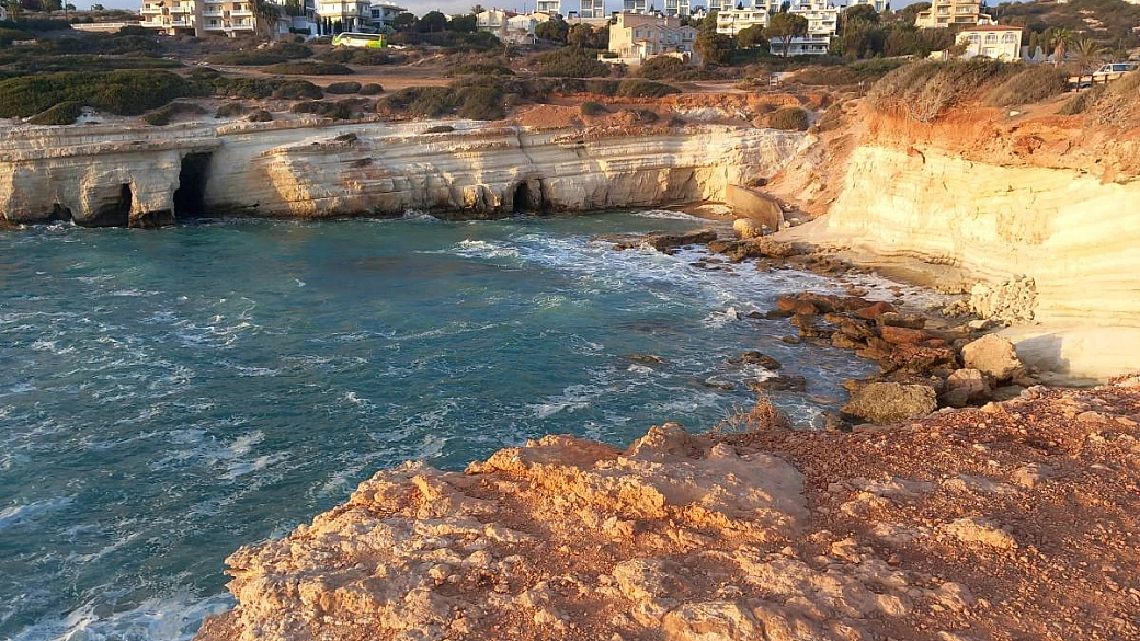 la sorella minore della grecia è la piccola isola nel cuore del mediterraneo dove vivere una vera esperienza inaspettata