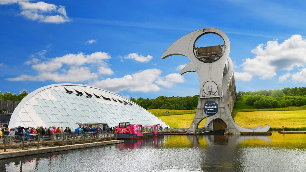 in scozia c'è l'unico ascensore al mondo così grande da contenere una nave, ed è un incredibile capolavoro di ingegneria