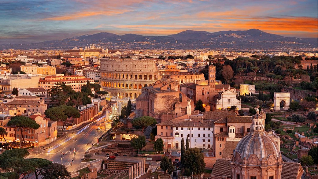 nella città che ogni turista vuole visitare almeno una volta c'è uno dei monumenti più brutti al mondo