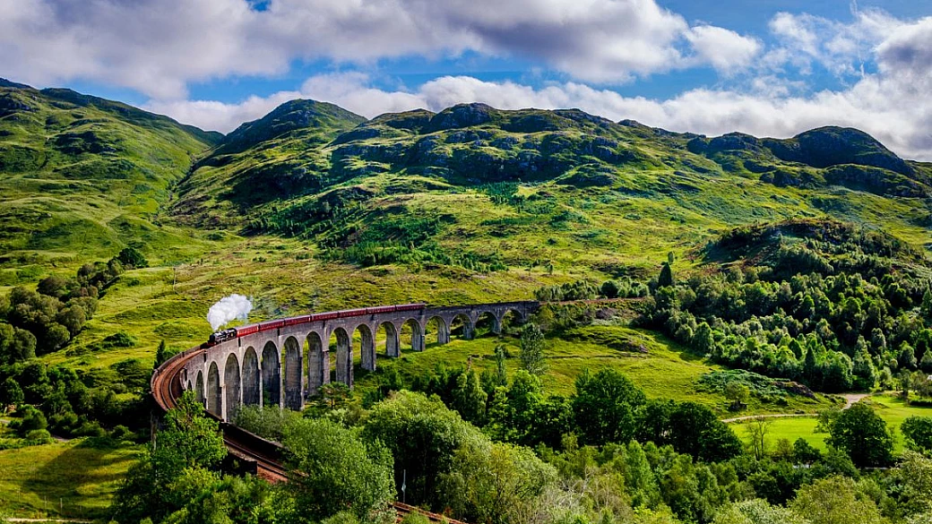 È lo scenario più famoso su cui passa l'hogwarts express, e per i fan di harry potter è un luogo da non perdere