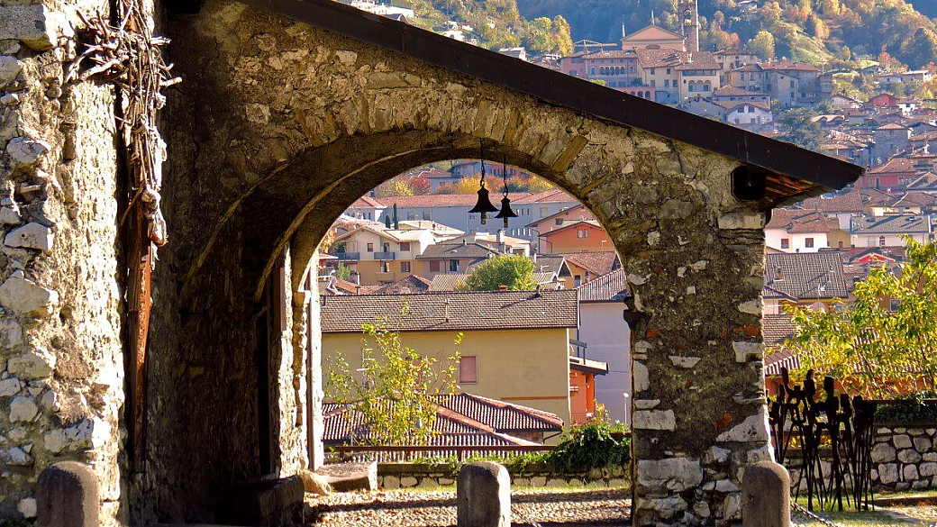 lo chiamano il borgo dei mulini: in lombardia per scoprire un piccolo gioiello di pietra e tradizione