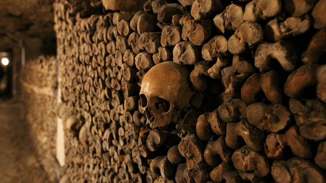 3 metri sopra il cielo? no, 6 metri sotto terra: ecco i luoghi più macabri (ma incredibili) da scoprire all'interno delle città italiane