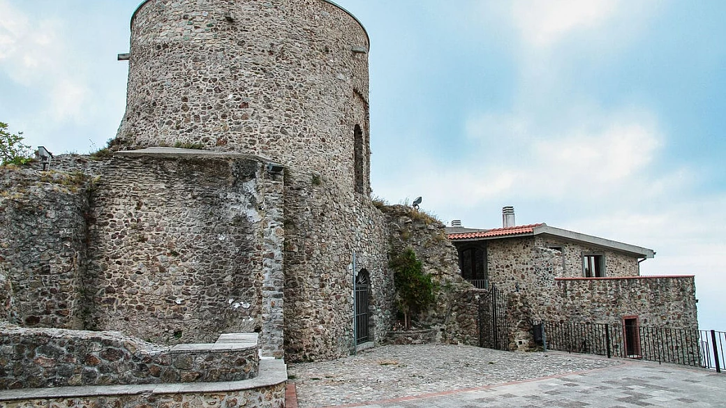 in calabria c'è un borgo dove si parla con lo stesso dialetto di 800 anni fa