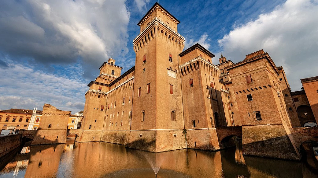 viene dal po e da 500 anni quest'acqua alimenta un luogo unico in italia: ci si può anche navigare, ma con attenzione!