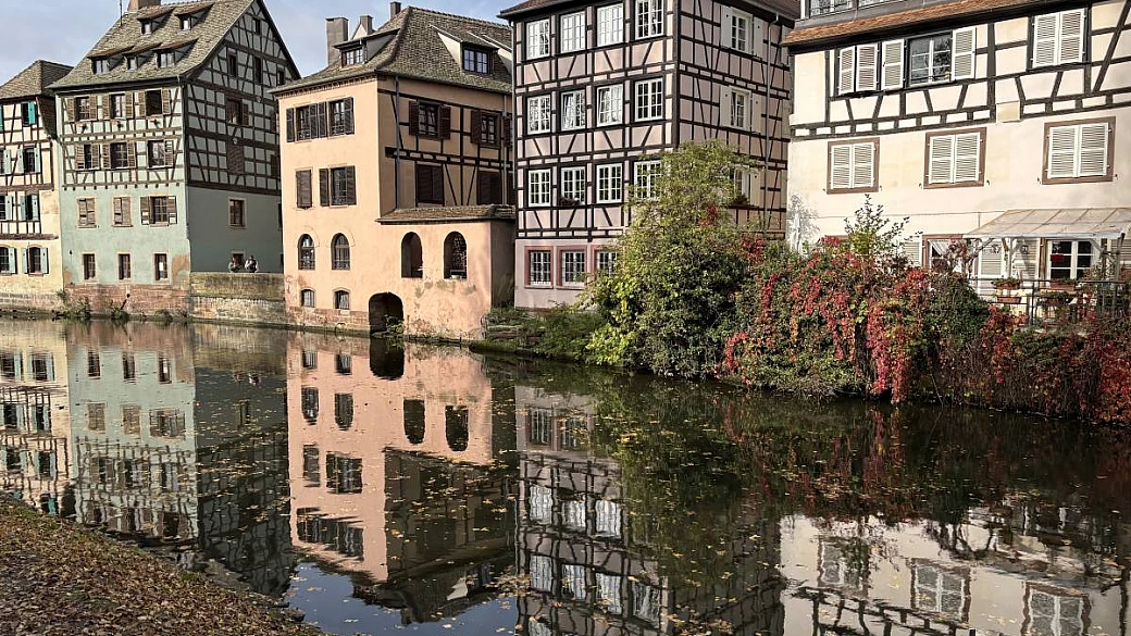 per lungo tempo è stata la regione più contesa d'europa, ma oggi è una terra da scoprire all'insegna di cultura e buon bere