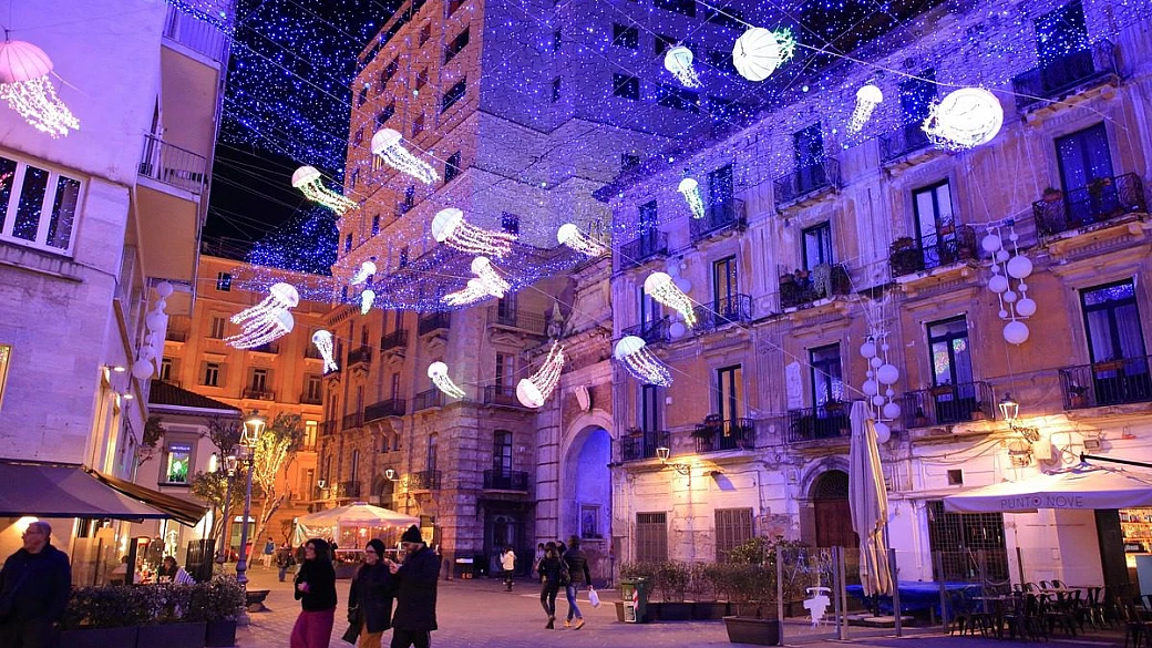 da 19 anni è la città più luminosa d'italia durante le feste, e anche quest'anno le luci d'artista tornano per regalare grandi emozioni