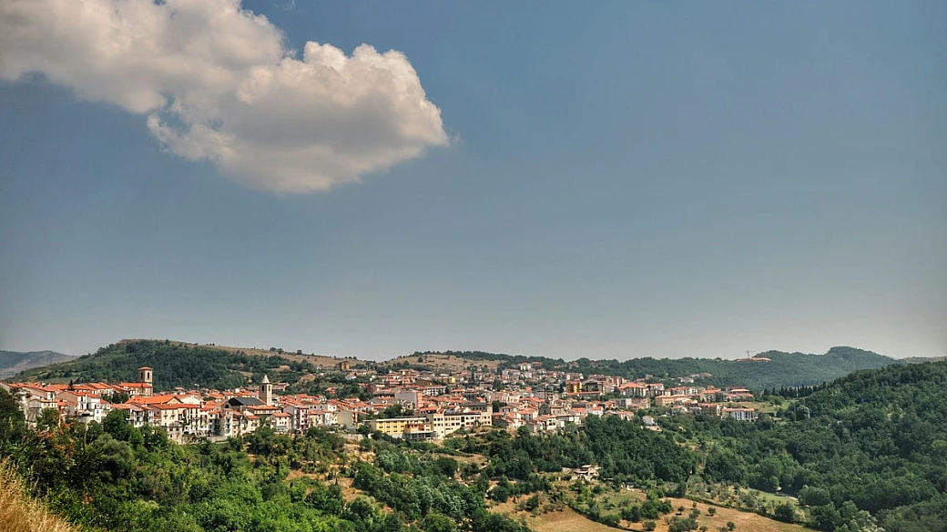 echi di una tradizione millenaria: in molise c’è un piccolo borgo gioiello dove sapienti artigiani sono maestri nell’arte delle campane