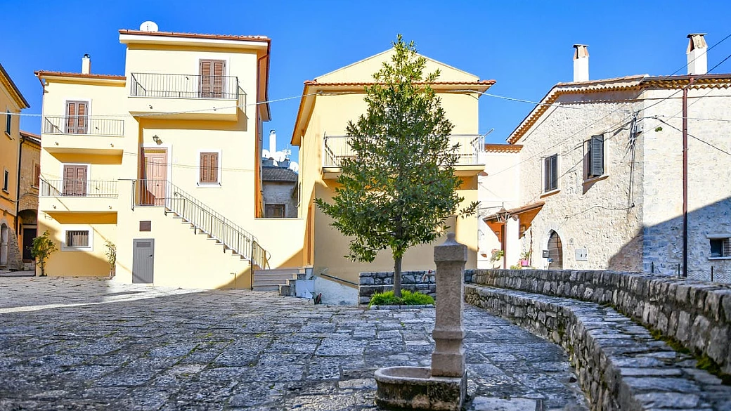 nascosto tra le montagne del basso lazio c'è il borgo più longevo d'italia: qui hanno scoperto l'elisir di lunga vita