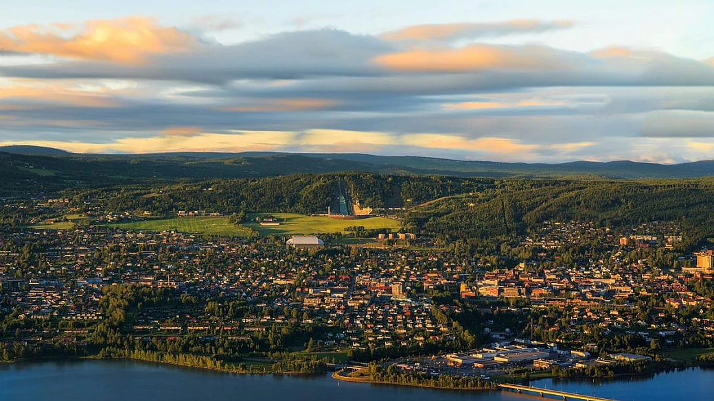 la bellezza olimpica della norvegia: in questa piccola città tra i fiordi i paesaggi del natale ti faranno vivere un'esperienza da film