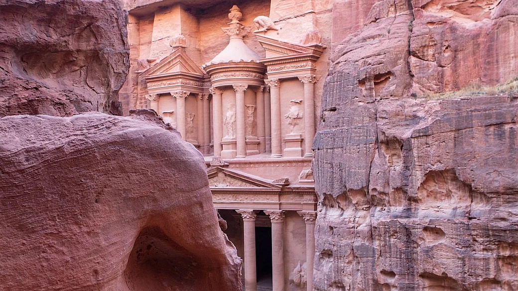 tg del turismo: bto a firenze, ultime da praga, petra, grecia, vicenza, roma