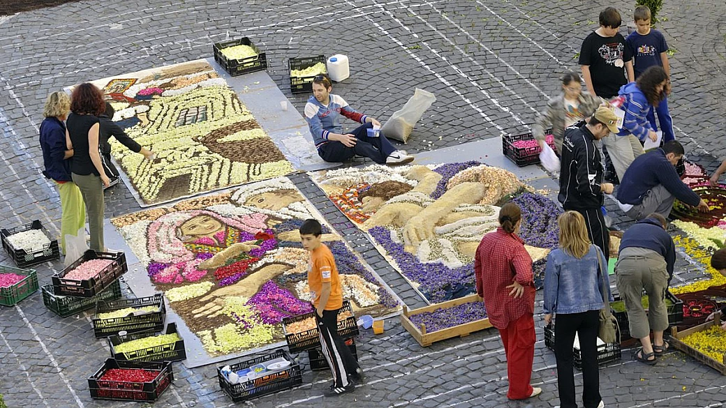 pane e fiori sono gli ingredienti di una delle più belle città alle porte di roma: da oltre 200 il suo evento simbolo l'ha resa famosa nel mondo