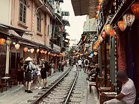 train_street_hanoi