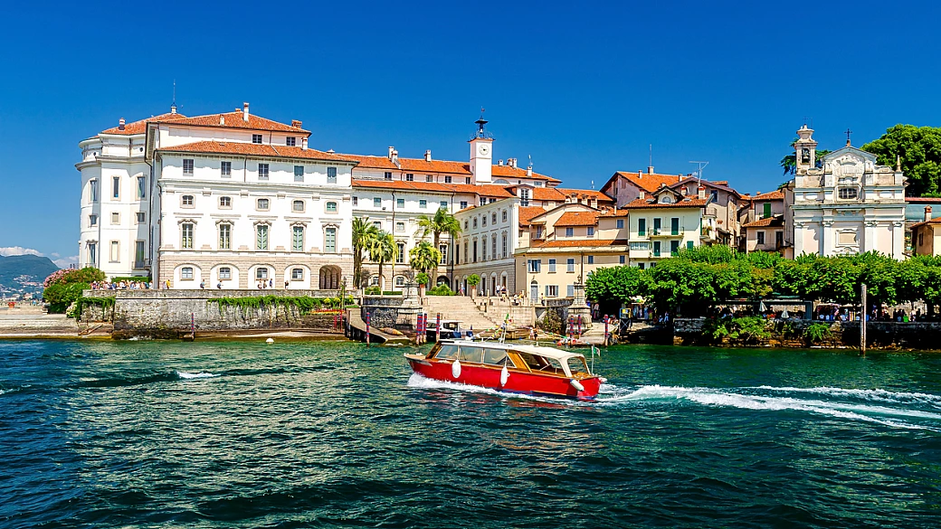 eleganti e internazionali, i due laghi d'autore del nord italia sono le mete ideali per vivere una settimana di viaggio on the road