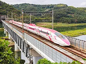 treno di hello kitty_2394412145