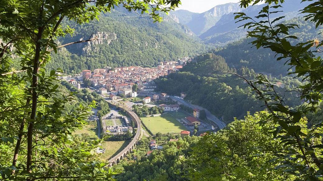 il suo nome è l'acronimo di amore: in questo borgo sono così romantici che anche le mura sono a forma di cuore