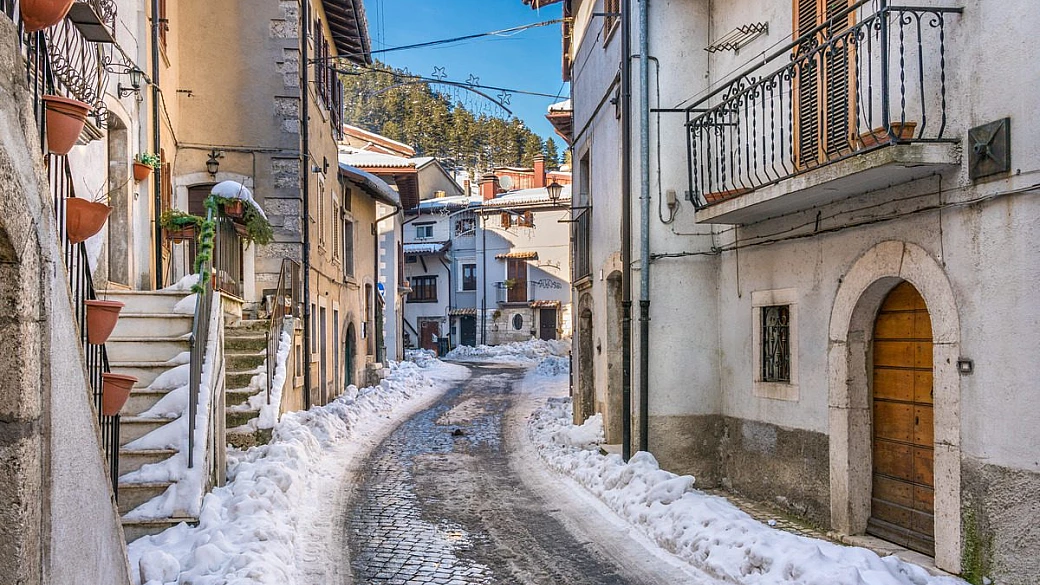 È la piccola svizzera dell'abruzzo: tra parchi naturali e piste da sci, è il posto perfetto per la tua settimana bianca