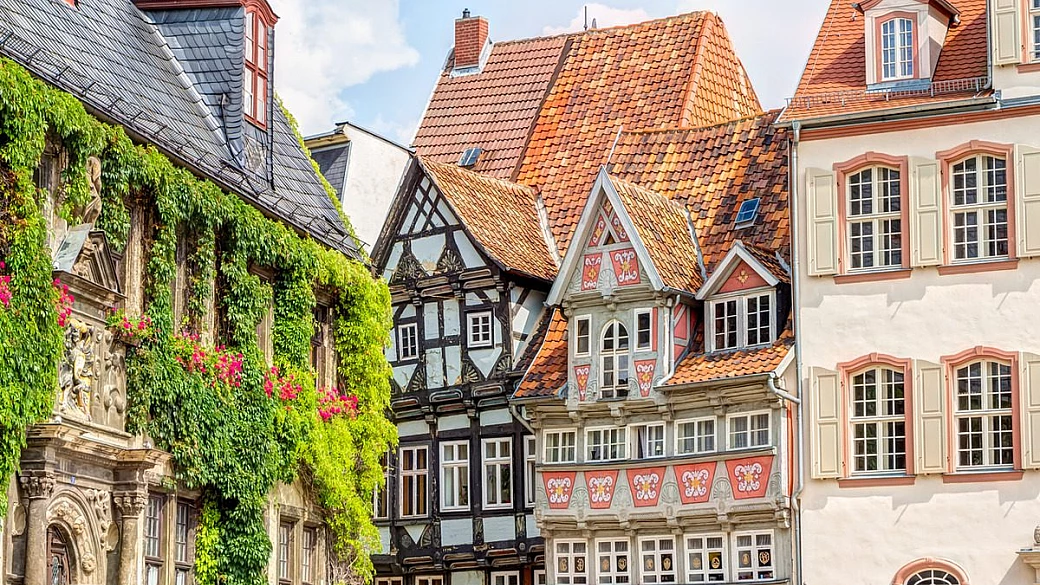 È il borgo di legno della germania: i suoi palazzi colorati sono un vero trionfo dell'arte medievale