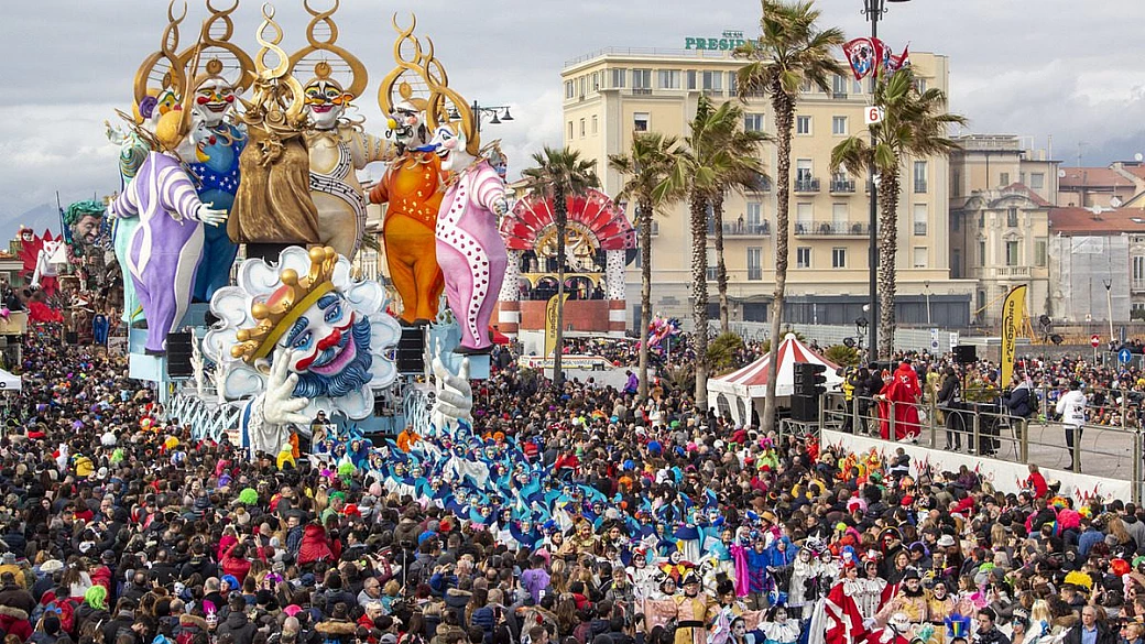 carnevale 2026 a viareggio: date, programma e sfilate dei carri