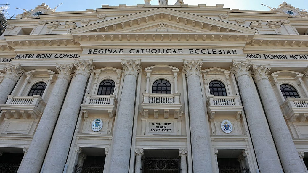 a napoli c'è una piccola san pietro, e tutta la città conosce il suo incredibile segreto